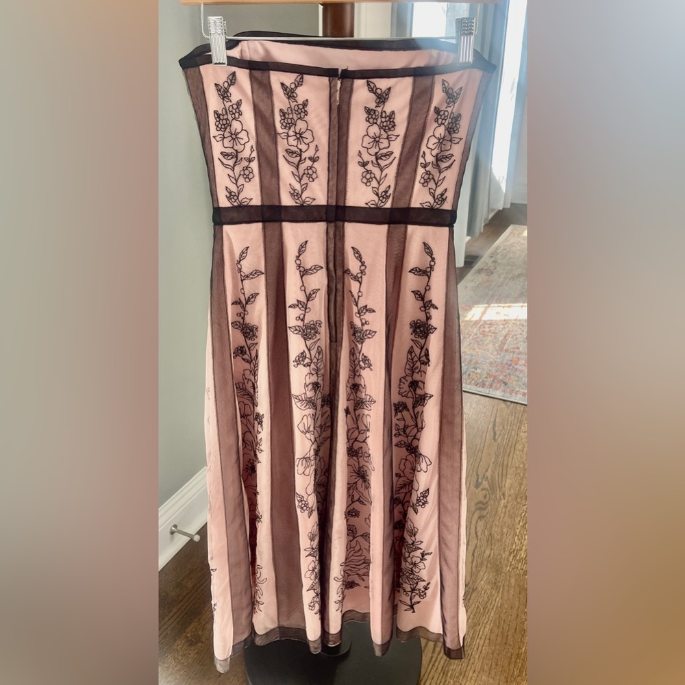 Beautiful, feminine strapless dress - Picture 3 of 6